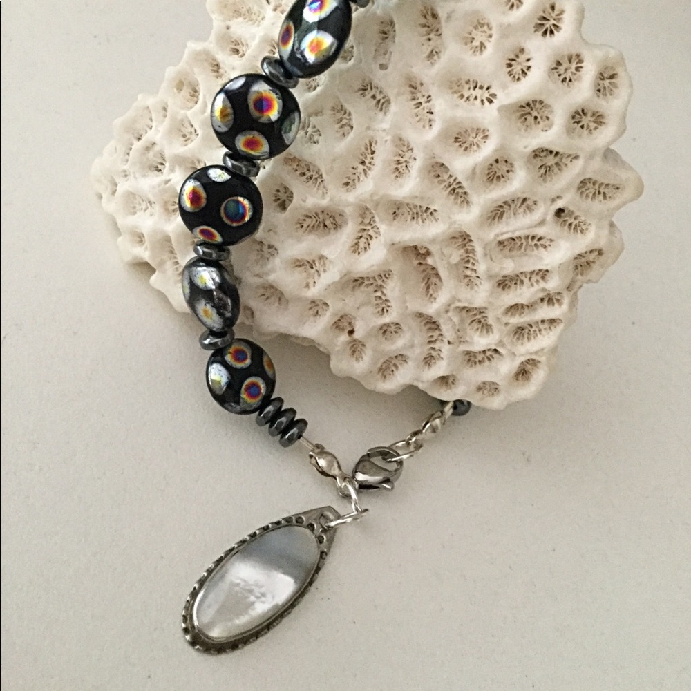 SUMMER SPECIAL 🎄 Metallic Statement Bracelet Mother of Pearl Charm.